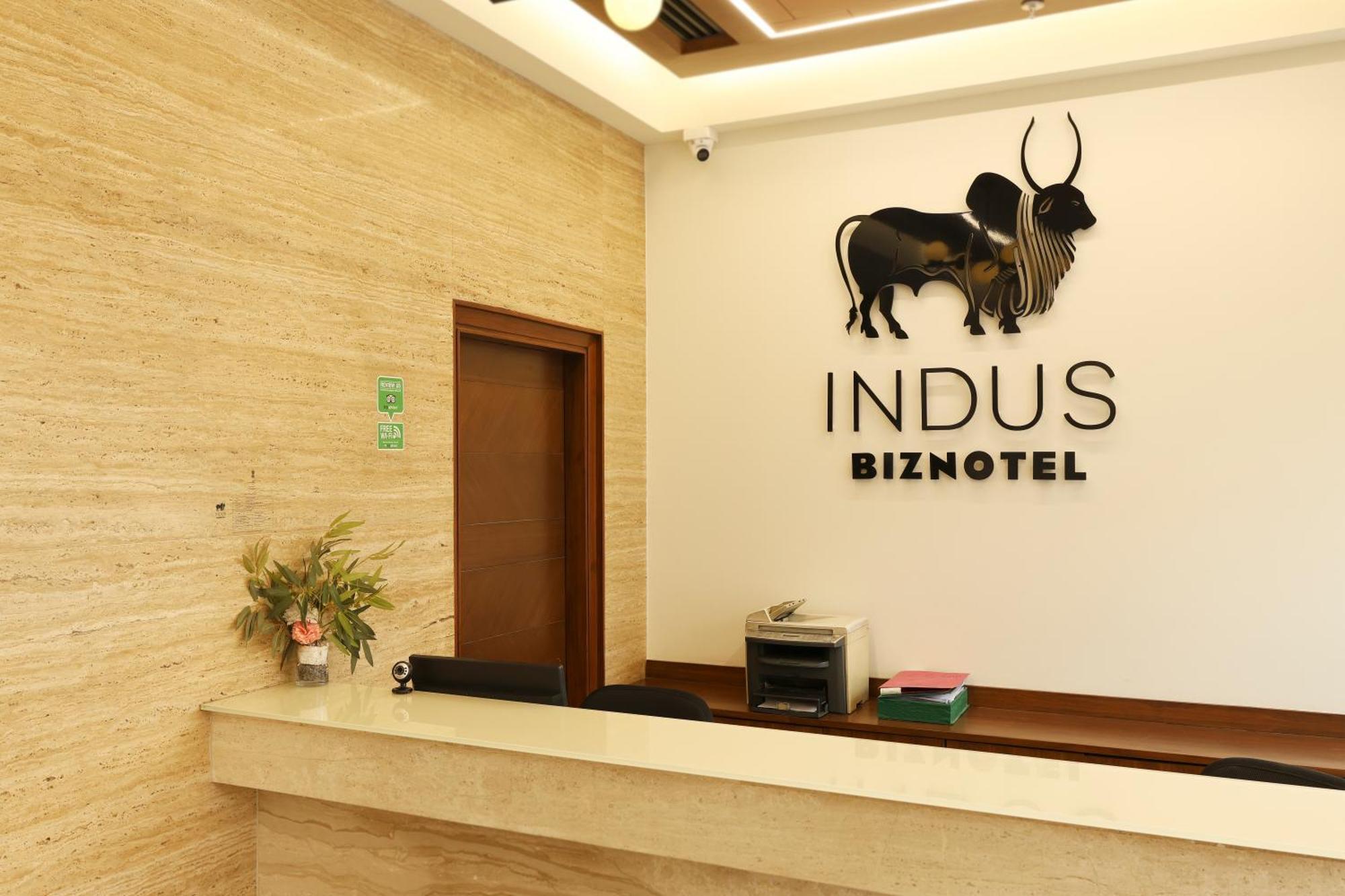 Indus Biznotel New Delhi Exterior photo