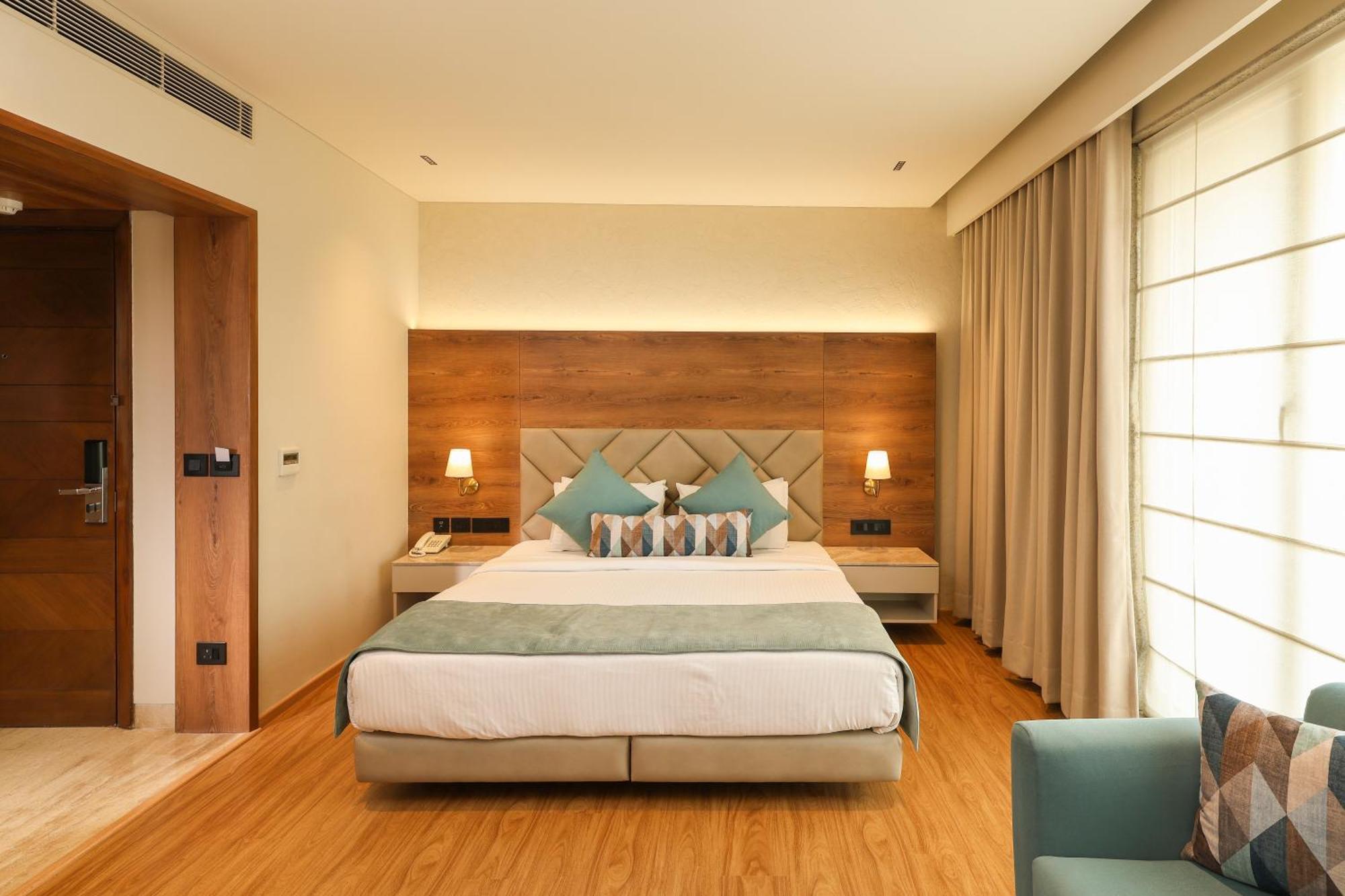 Indus Biznotel New Delhi Exterior photo