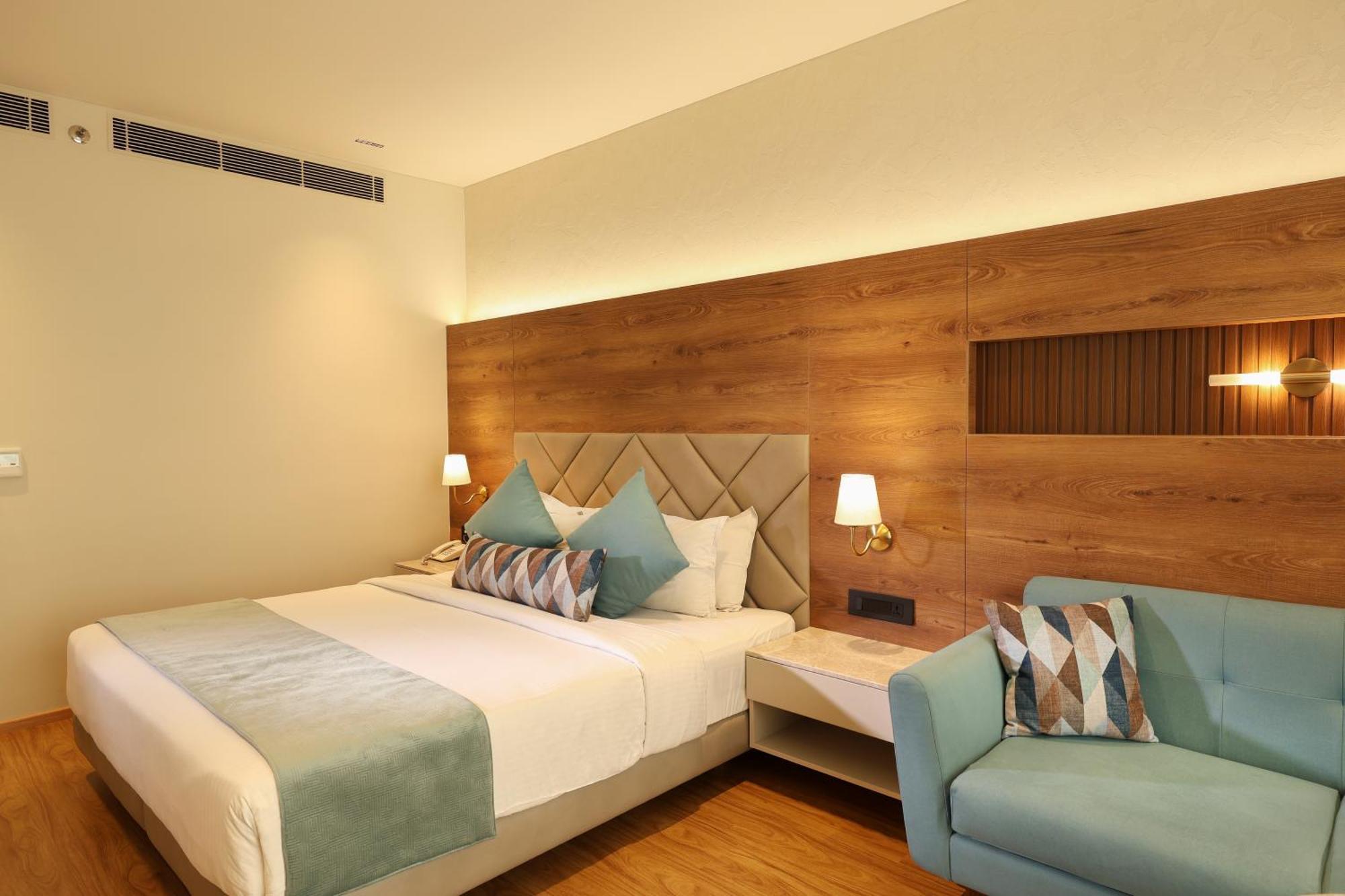 Indus Biznotel New Delhi Exterior photo
