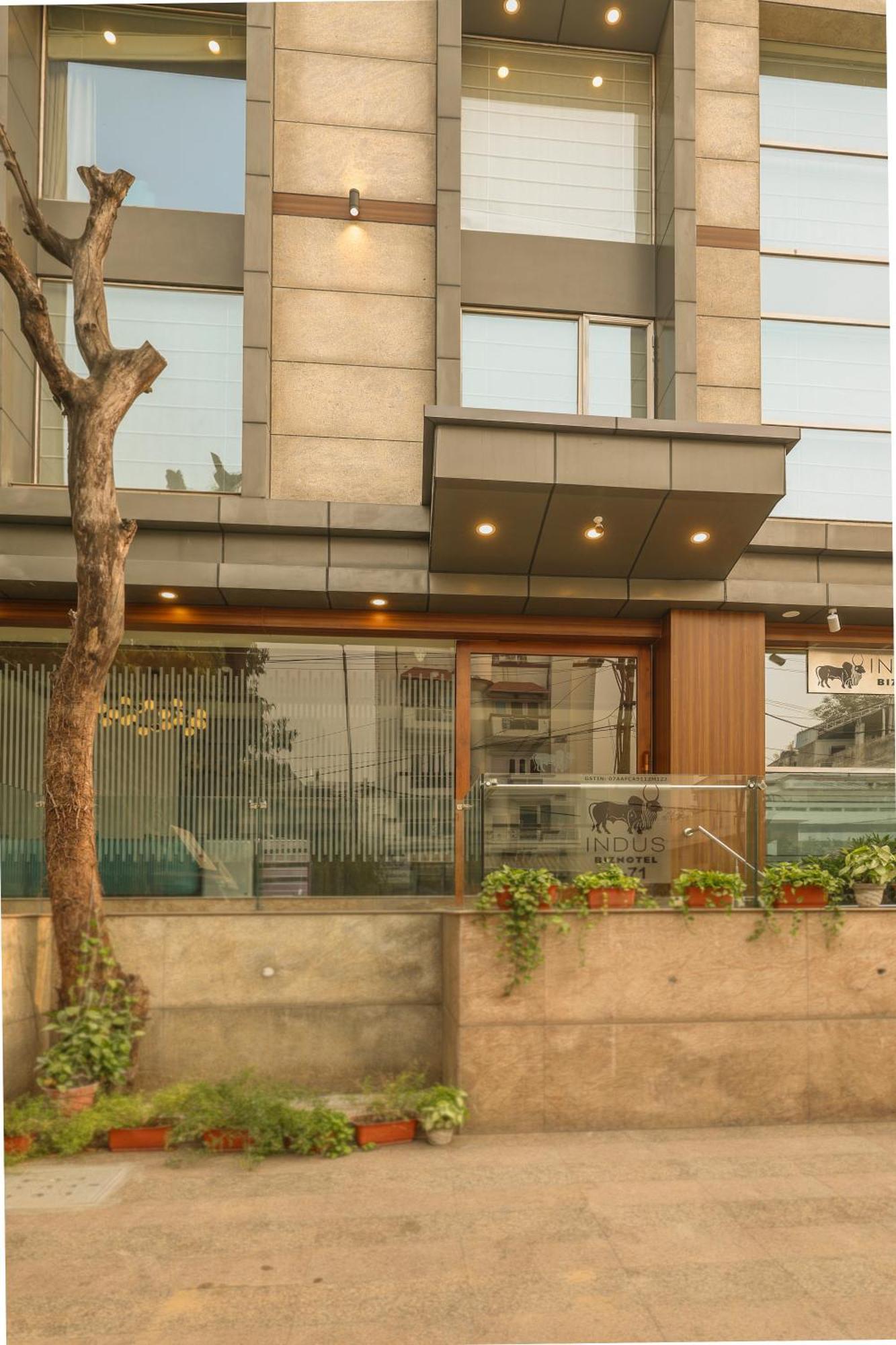 Indus Biznotel New Delhi Exterior photo
