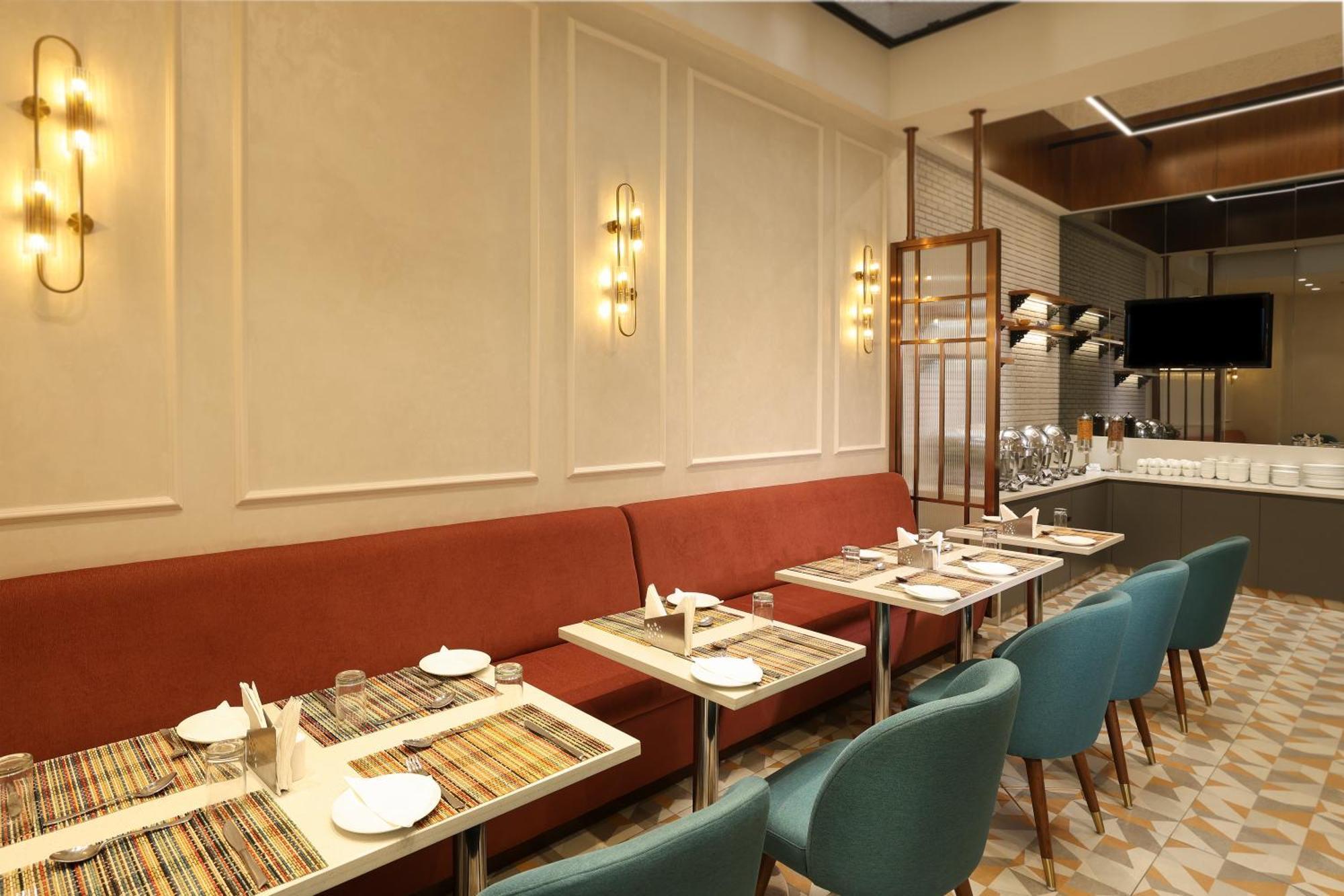 Indus Biznotel New Delhi Exterior photo