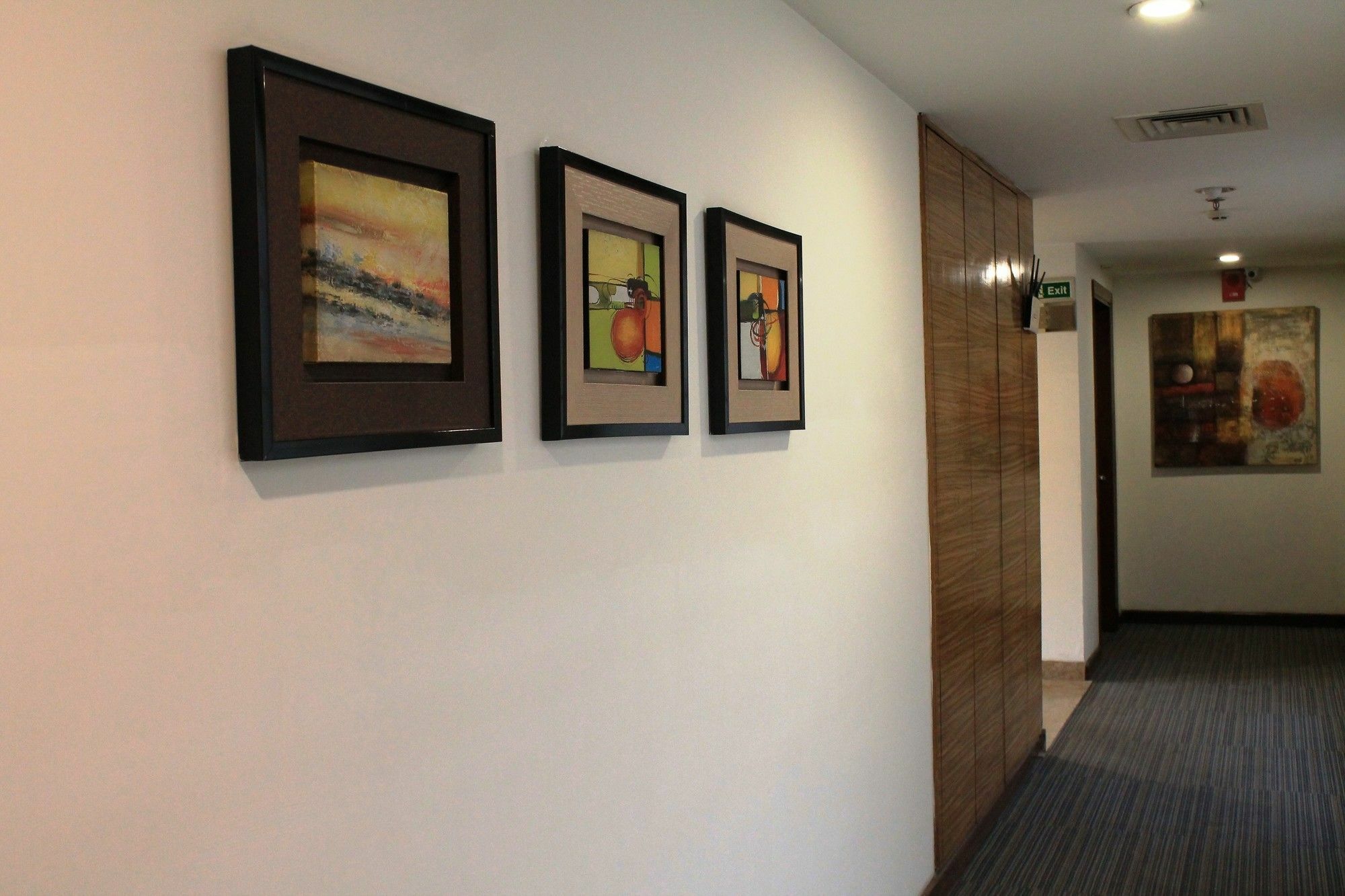 Indus Biznotel New Delhi Exterior photo