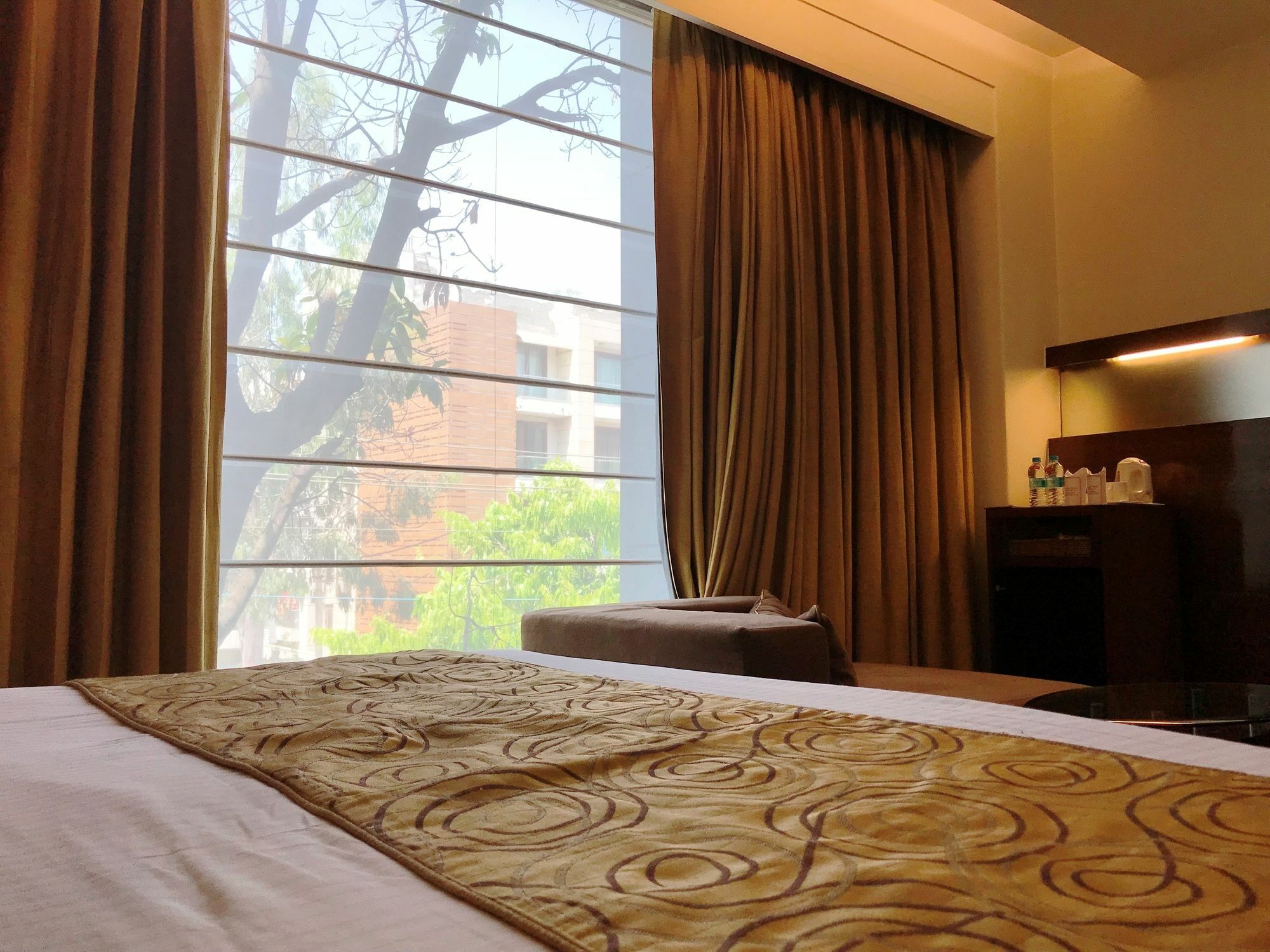 Indus Biznotel New Delhi Exterior photo