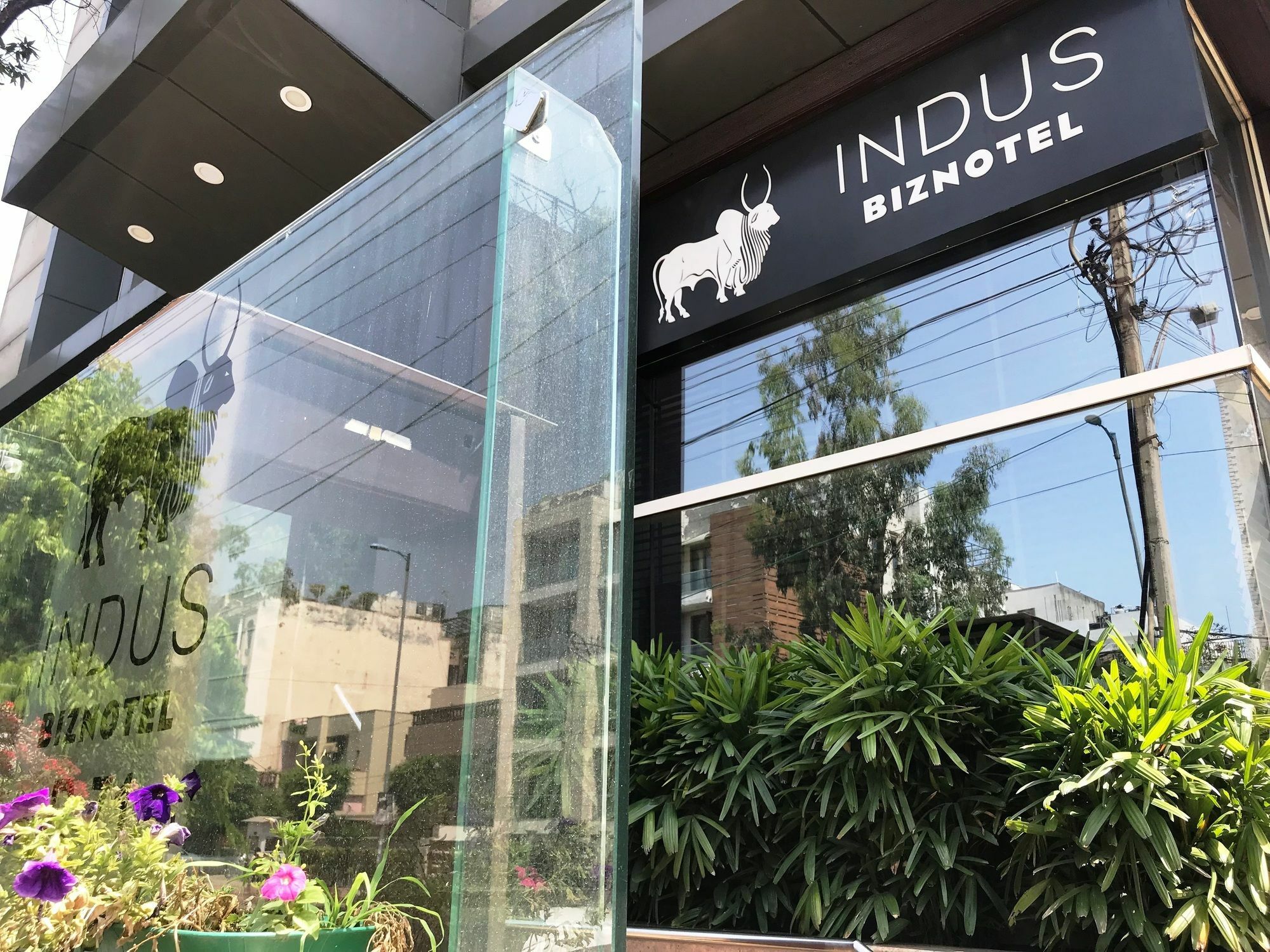 Indus Biznotel New Delhi Exterior photo
